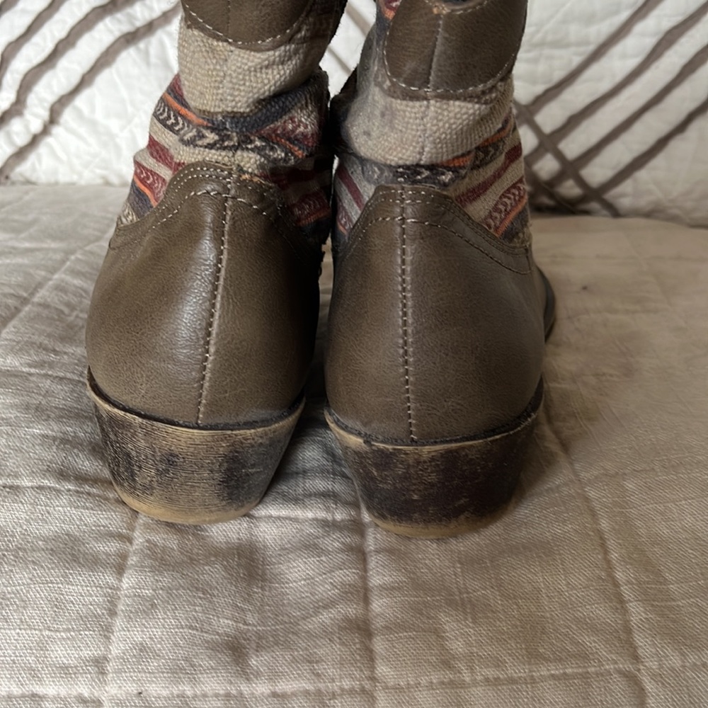Unionbay Bootie With Slouch Patterned Top Size 9.5 - image 6